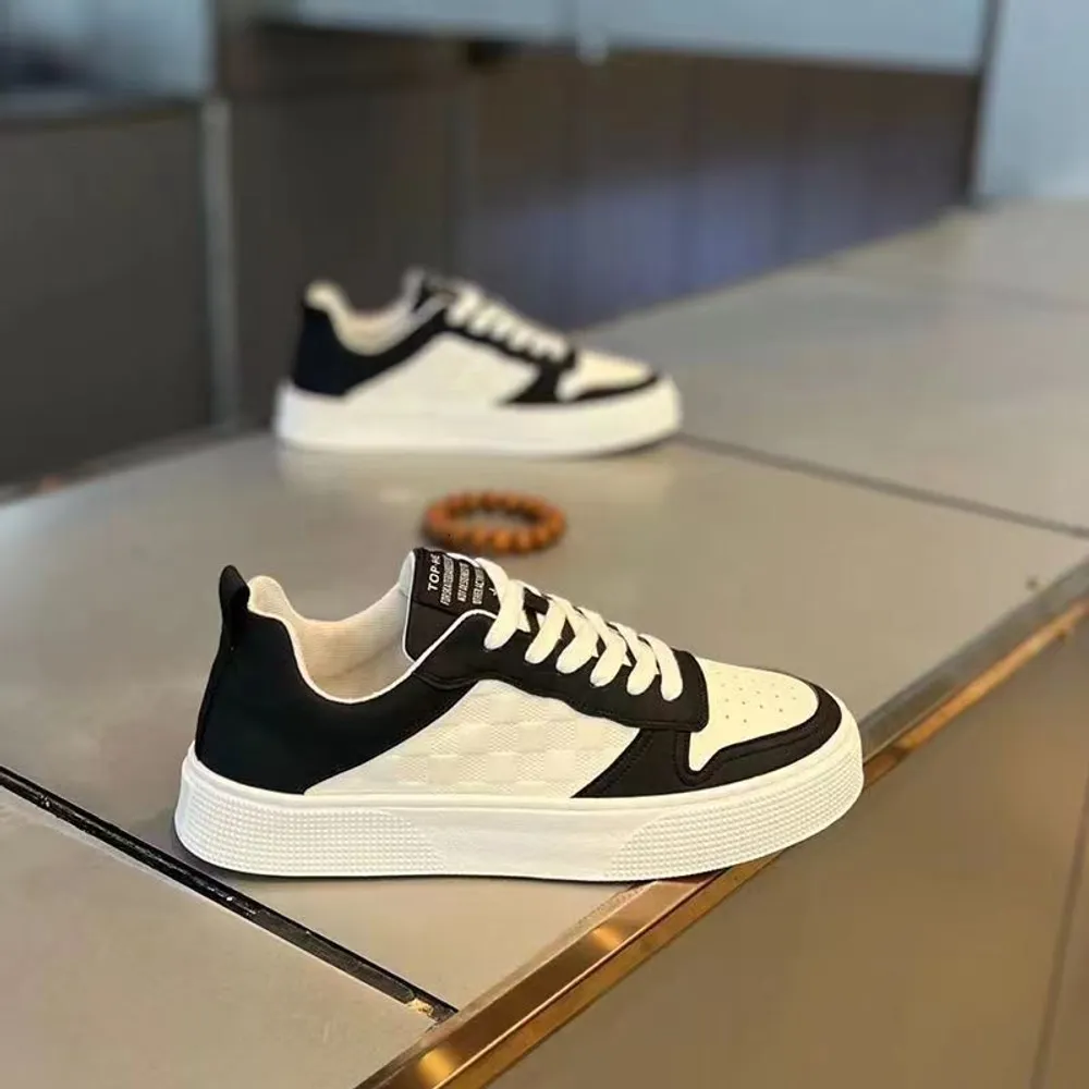 2024 Neue Designerschuhe Panda Farbe Frühling Atmungsaktives Live -Broadcast -Board Casual Leder weiße Modes Schuhe Herrenschuhe