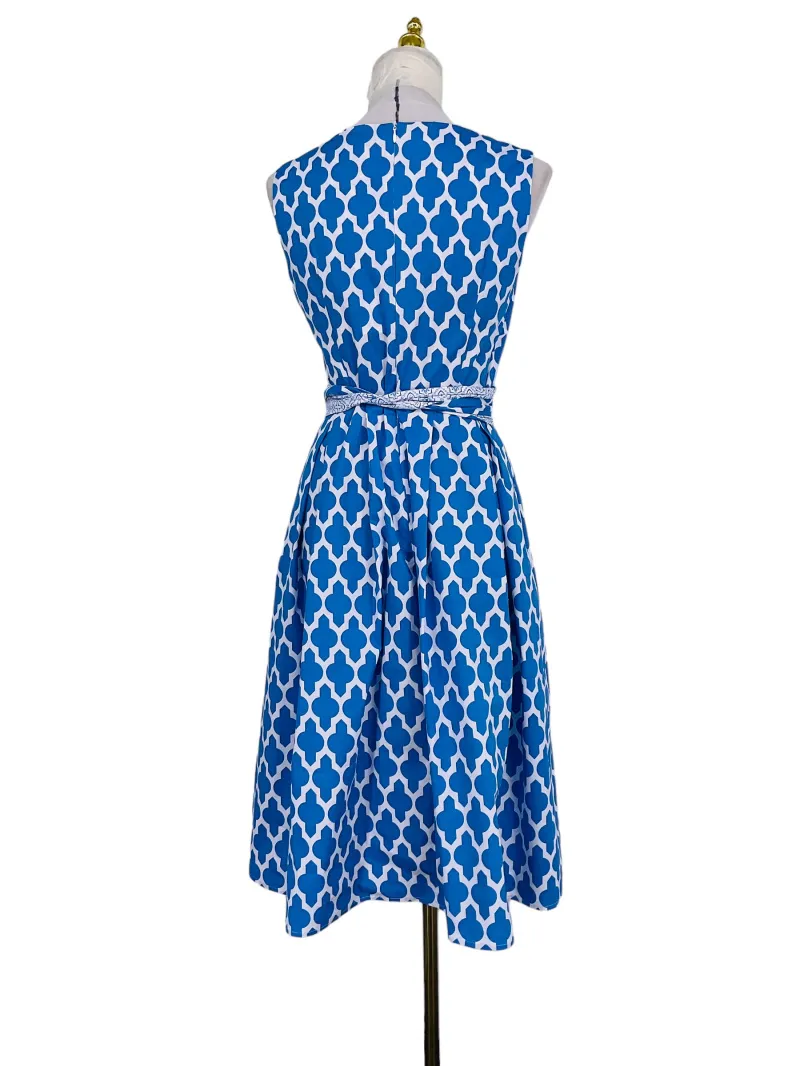Geometrisch bedrucktes Baumwollkleid mit Gürtel